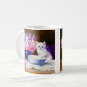 ヴィンテージ白い子猫と紫リボン コーヒーマグカップ (正面左)