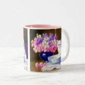 ヴィンテージ白い子猫と紫リボン ツートーンマグカップ (正面右)