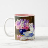 ヴィンテージ白い子猫と紫リボン ツートーンマグカップ (左)