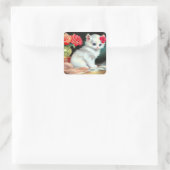 ヴィンテージ白い子猫イラストレーションと赤い花 スクエアシール (バッグ)