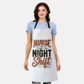 ヴィンテージ看護師夜勤Tシャツデザイン_1 エプロン (着用した状態)