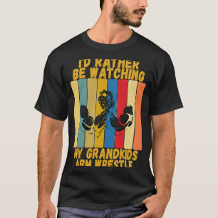 ヴィンテージ祖父母が孫の腕Wrを見る Tシャツ
