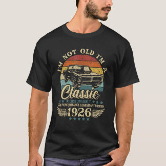 ヴィンテージ私は古くはない車のグラフィッククラシックの誕生日 Tシャツ