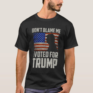 ヴィンテージ私を非難しない私はトランプUSAフラグに投票 Tシャツ