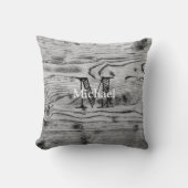 ヴィンテージ素朴な灰色の黒焦げ木材モノグラム クッション (正面)