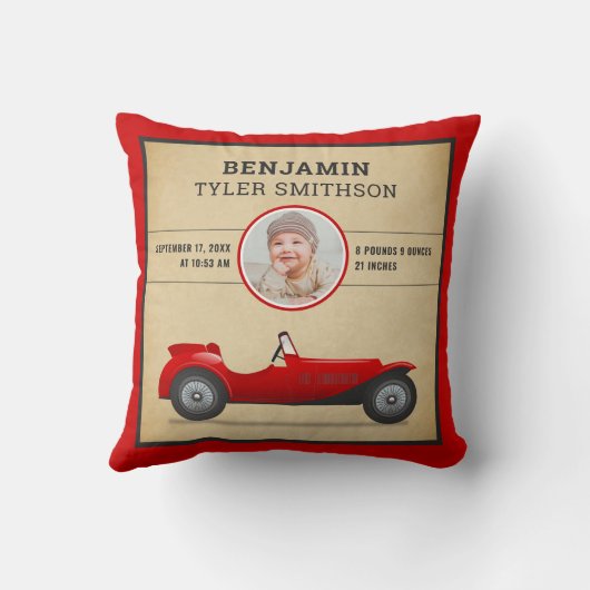 ヴィンテージ素朴レッドレースカーベビー写真誕生統計 クッション (裏面)