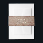 ヴィンテージ素朴電球レンガ結婚植物薬 招待状ベリーバンド<br><div class="desc">ヴィンテージエジソンのライトは植物性の緑ぶら下がったが上から風化したレンガの背景の上に。ヴィンテージインスパイア文字（新郎新婦の名前）。</div>