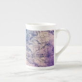 ヴィンテージ紫色の天空の世界地図(14) ボーンチャイナマグカップ (右)