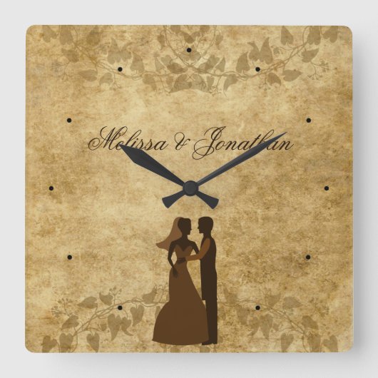 ヴィンテージ結婚ブラウン新郎新婦名前をカスタムする スクエア壁時計 (正面)