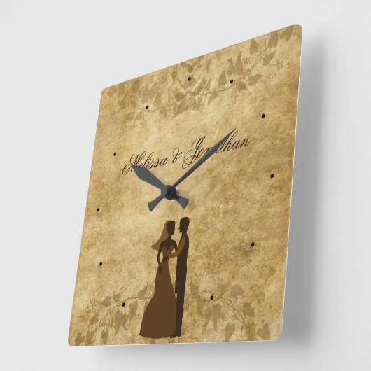 ヴィンテージ結婚ブラウン新郎新婦名前をカスタムする スクエア壁時計 (傾斜)