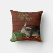 ヴィンテージ絵画うさぎ食べのニンジン クッション (正面)