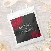 ヴィンテージ緋色バラ花弁結婚花 フェイバーバッグ (クリップ留めされた状態)