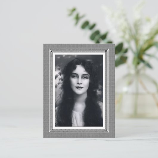 ヴィンテージ美しい – ミステリーウーマン – 白黒 ポストカード (スタンド正面)