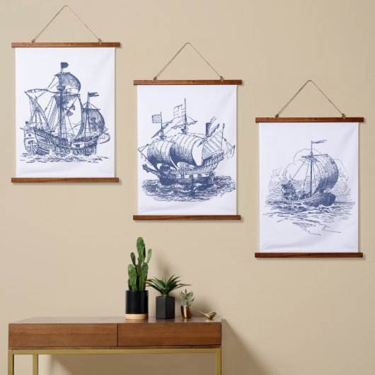 ヴィンテージ船とボート | コバルトブルーの海岸生活 吊り下げ型タペストリー (非対称)