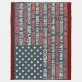 ヴィンテージ色あせたアメリカ国旗の州名ワードアート フリースブランケット (正面)