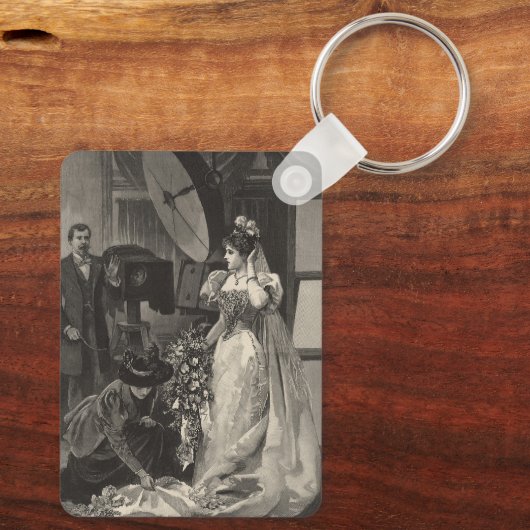 ヴィンテージ花嫁、ブライダルポートレートと写真家 キーホルダー (裏面)