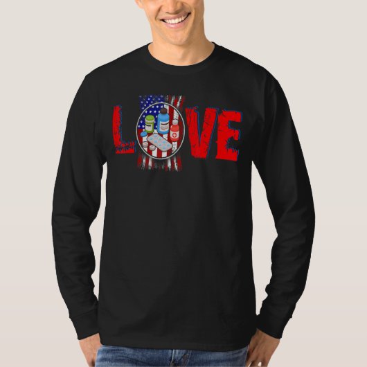 ヴィンテージ誇りを持ったラブアメリカ国旗の薬剤師4位 Tシャツ (正面)