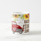 ヴィンテージ赤いトラックでヒマワリに囲まれた コーヒーマグカップ (中央)