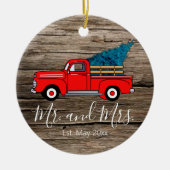 ヴィンテージ赤いピックアップトラック、素朴な木のパターン セラミックオーナメント (正面)
