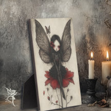 ヴィンテージ赤い花に座る黒い妖精