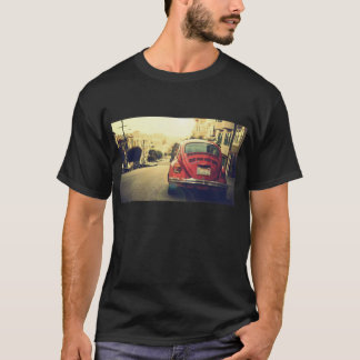 ヴィンテージ赤い車のTシャツ Tシャツ
