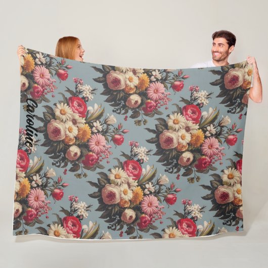 ヴィンテージ赤、ピンク、白、黄色のフローラブーケ フリースブランケット (インサイチュ)