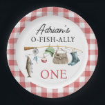 ヴィンテージ赤O-Fish-Ally One 1 Birthday ペーパープレート<br><div class="desc">ヴィンテージレッドO-Fish-Aly第1の誕生日紙プレートかわいい男の子の魚釣りをテーマにした最初の誕生日紙プレート魚釣りブーツ、魚、ルアー、ボバー、魚釣り帽子と魚釣りバスケットと魚釣りロッドを特徴とする。この通常の1つの誕生日プレートは、赤いギンガムパターンを備え、任意の年齢に使用することができる。</div>