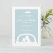 ヴィンテージ車と新婚キスをする者が日付を保存 招待状 (スタンド正面)