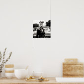 ヴィンテージ車の前にグレザー・パンク・ガール ポスター (キッチン)