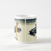 ヴィンテージ輸送用コンバーチブルカーオンビーチ コーヒーマグカップ (中央)