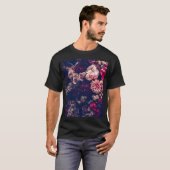 ヴィンテージ造花：壁背景 Tシャツ (正面フル)