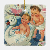 ヴィンテージ遊の白鳥の浴槽に入る子どもたちの泡 セラミックオーナメント (裏面)