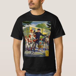 ヴィンテージ野球選手と交通整理をする警察官 Tシャツ
