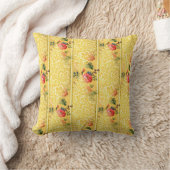 ヴィンテージ金色の背景にピンクがかった赤の花 クッション (ブランケット)