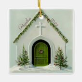 ヴィンテージ雪のクリスマスに覆われた教会 セラミックオーナメント (正面)
