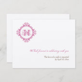 ヴィンテージ風の美しいピンクのイニシャル結婚式返信ハガキ 招待状 (正面/裏面)