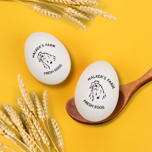 ヴィンテージ風の鶏のイラストと個人名または情報を農家風のフォントでデザインした、あなただけの農場また ラバースタンプ