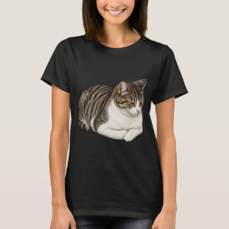 ヴィンテージ風猫のまるまるポーズ タビー猫愛好家のためのイラスト Tシャツ