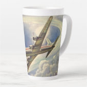 ヴィンテージ飛んでいるで世界中に雲が広がる飛行機 カフェラテマグ (右アングル)