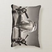 ヴィンテージ飛行機滑走路場面 アクセントクッション (裏面(縦))