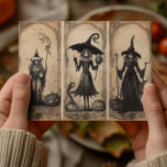 ヴィンテージ魔女の古いハロウィーンデコパージュ ポストカード<br><div class="desc">このデザインはパーソナライズされた、[編集]デザインを選択して行う。他のアイテムに転送することもできます。colorflowcreations@gmail.comで連絡は、このデザインを別の製品にインストールしたり、このデザインのサポートが必要なもし場合は、ページの上部にあるチャットオプションを使用する。www.facebook.com/colorflowcreations、www.instagram.com/colorflowcreations、www.twitter.com/colorflowart、後を追およびwww.pinterest.com/colorflowcreationsで自分のデザインや自分の情報を見る。</div>