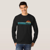ヴィンテージ魚釣りボートレトロサンセット Tシャツ (正面フル)