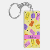 ヴィンテージ黄色のパスポートのスタンプ名パーソナライズされた キーホルダー (正面左)