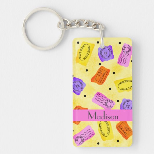 ヴィンテージ黄色のパスポートのスタンプ名パーソナライズされた キーホルダー (正面)