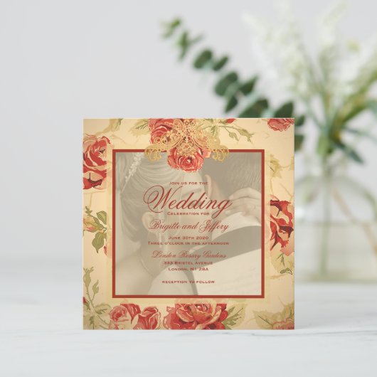 ヴィンテージ黄色の素朴な赤いバラのカスタムウェッ救ディング 招待状 (スタンド正面)