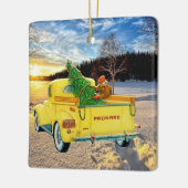ヴィンテージ黄色トラックを雪に セラミックオーナメント (左)