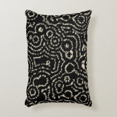 ヴィンテージ黒とトープの円 アクセントクッション (正面(垂直))