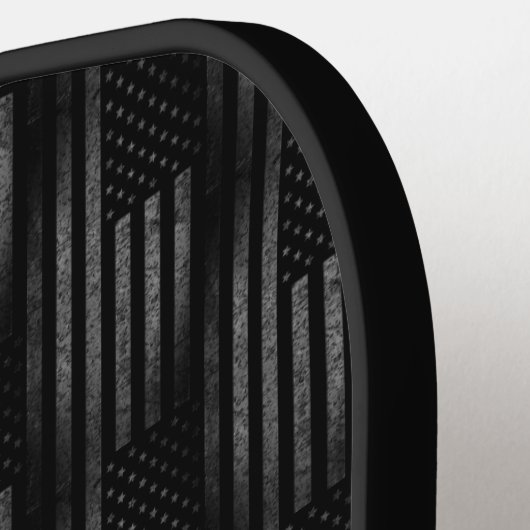 ヴィンテージ黒グランジアメリカ国旗のパターン ピックルボールラケット (左詳細)