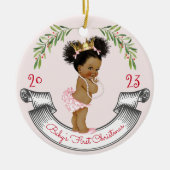 ヴィンテージ黒髪ベビーの初めてのクリスマスピンク赤 セラミックオーナメント (正面)
