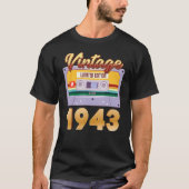 ヴィンテージ1943生まれクラシックカセットテープ Tシャツ (正面)